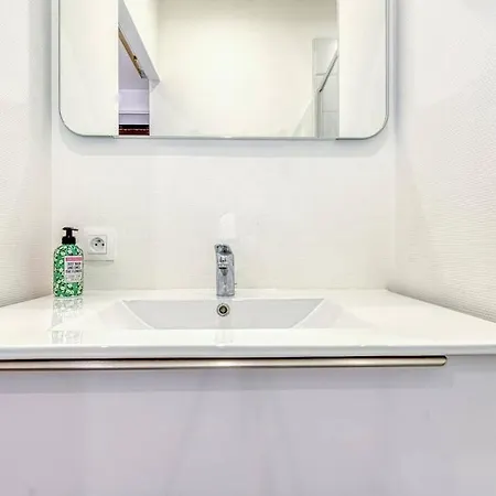 4 Carnot Apartment *